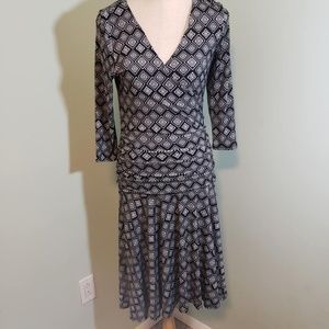 Lily Black White V-Neck Long Sleeve Dress